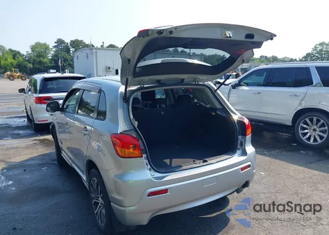 2011 Mitsubishi Outlander Sport Es z USA, uszkodzony, nr VIN JA4AP3AU2BZ000576